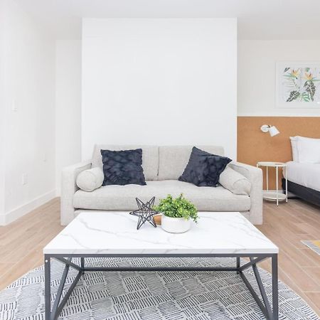Large Stylish Studio Apartment In El Portal #3 Miami Buitenkant foto