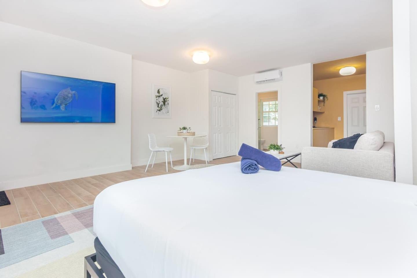 Large Stylish Studio Apartment In El Portal #3 Miami Buitenkant foto