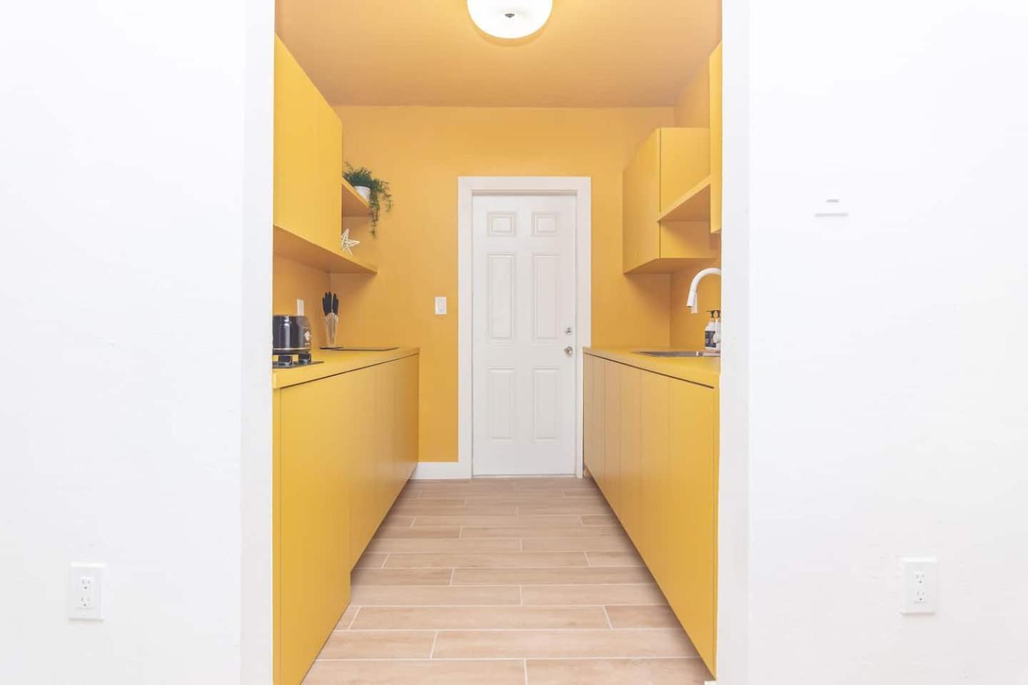 Large Stylish Studio Apartment In El Portal #3 Miami Buitenkant foto