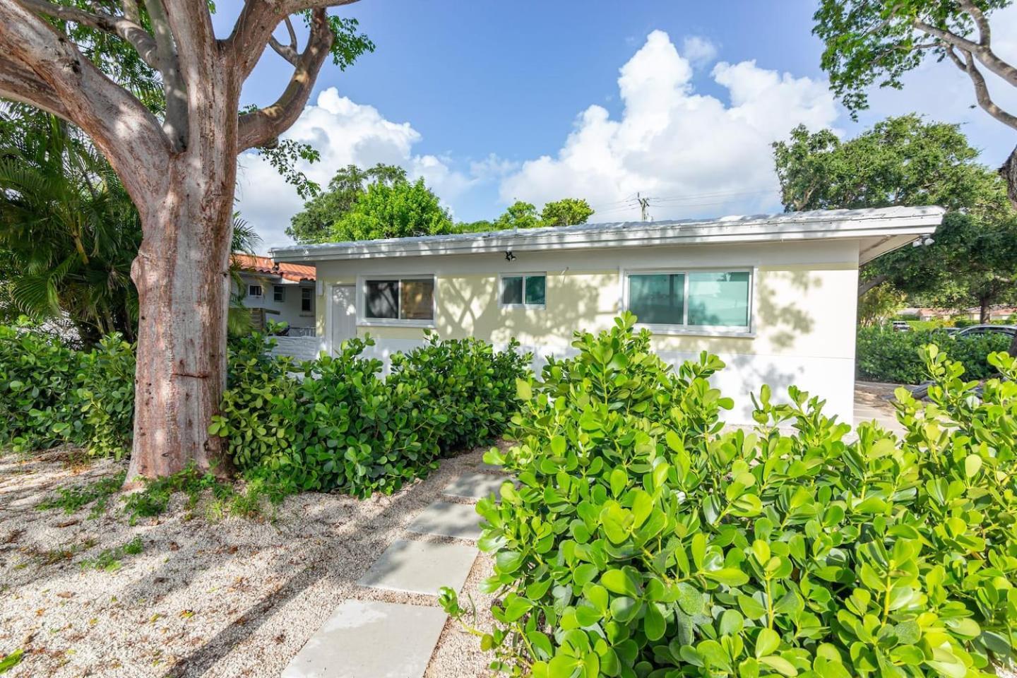 Large Stylish Studio Apartment In El Portal #3 Miami Buitenkant foto